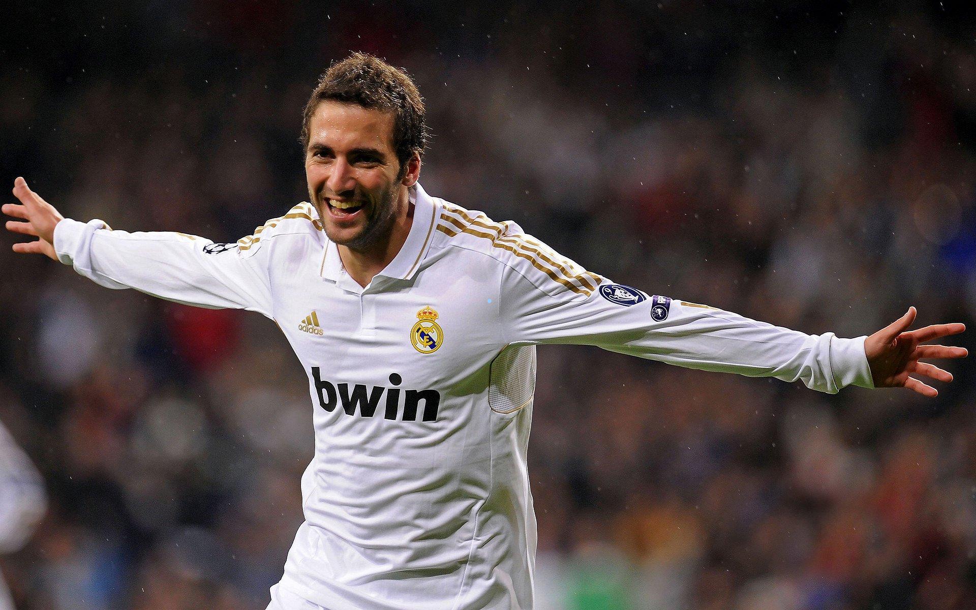 足坛一夜风云骤变,皇马换帅、C罗低谷、利物浦破冰