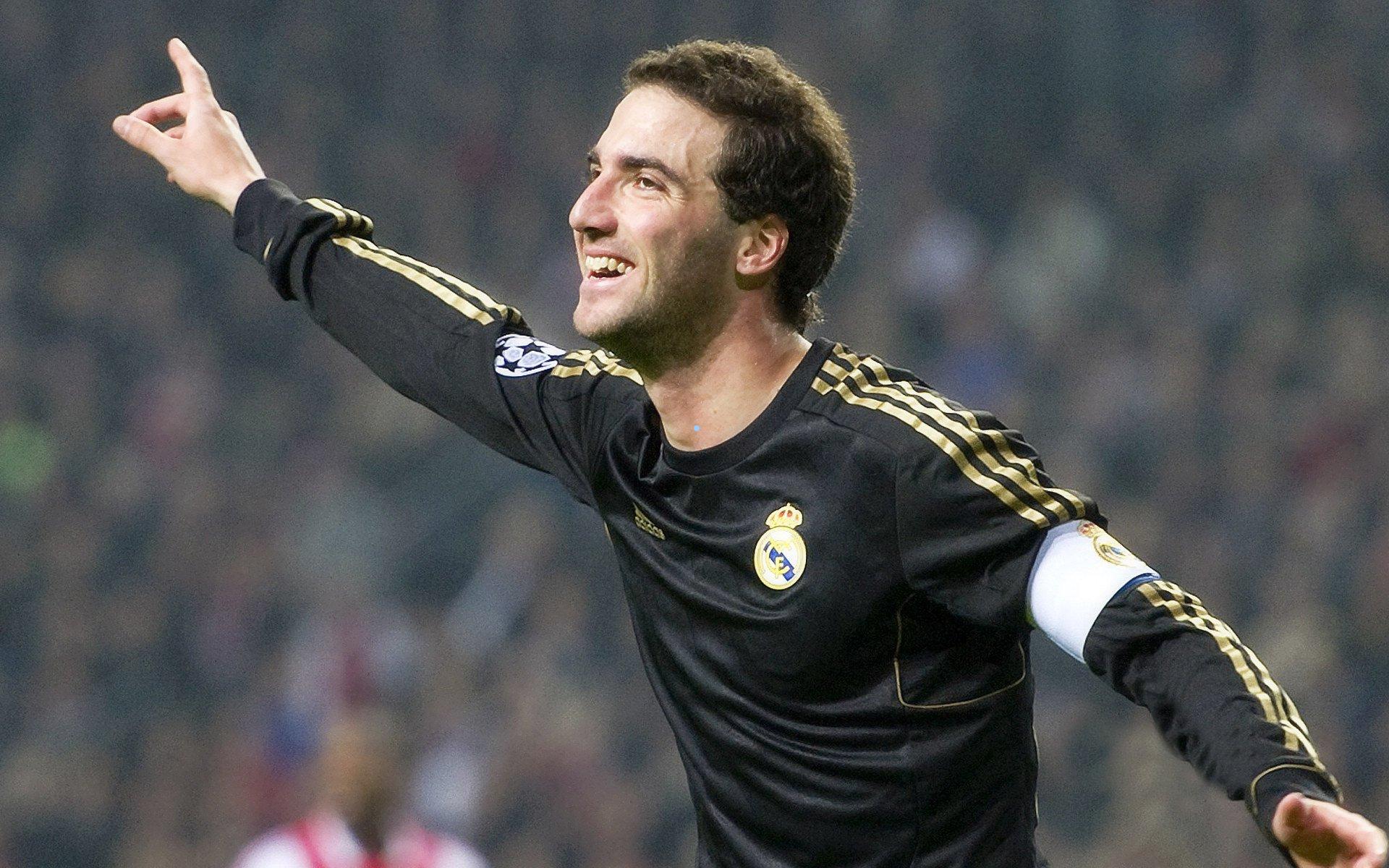 阿莱格里回忆2011年夺冠功臣范博梅尔与卡萨诺，坚称现有阵容足以应对新赛季挑战