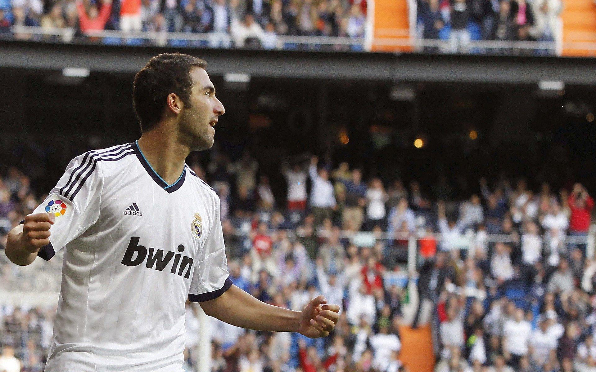 欧洲足坛掀起年轻风暴，米兰、尤文与巴萨竞逐南特18岁中卫新星塔蒂